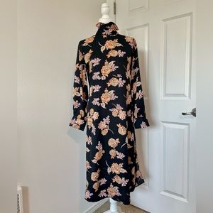 Gorgeous Who What Wear floral midi dress with pockets!